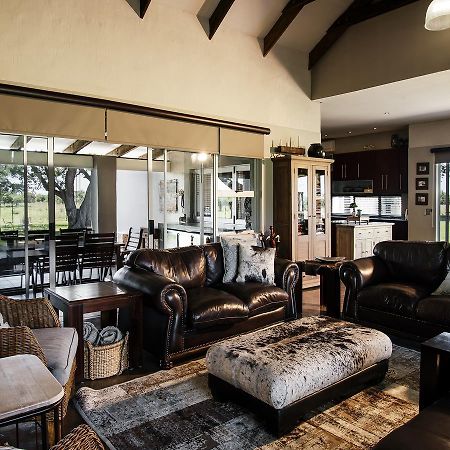 Buffalo Thorn Tree Lodge Swartruggens Екстериор снимка